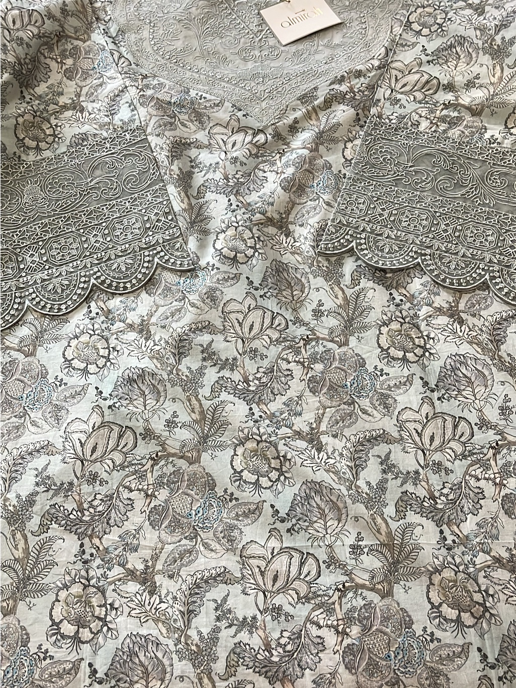 Amirah Women's Long Sleeve Floral Lace-Trim Dress In Light Gray